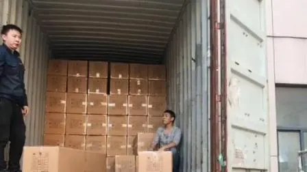 Manequim de mão de madeira com corpo colorido de pintura